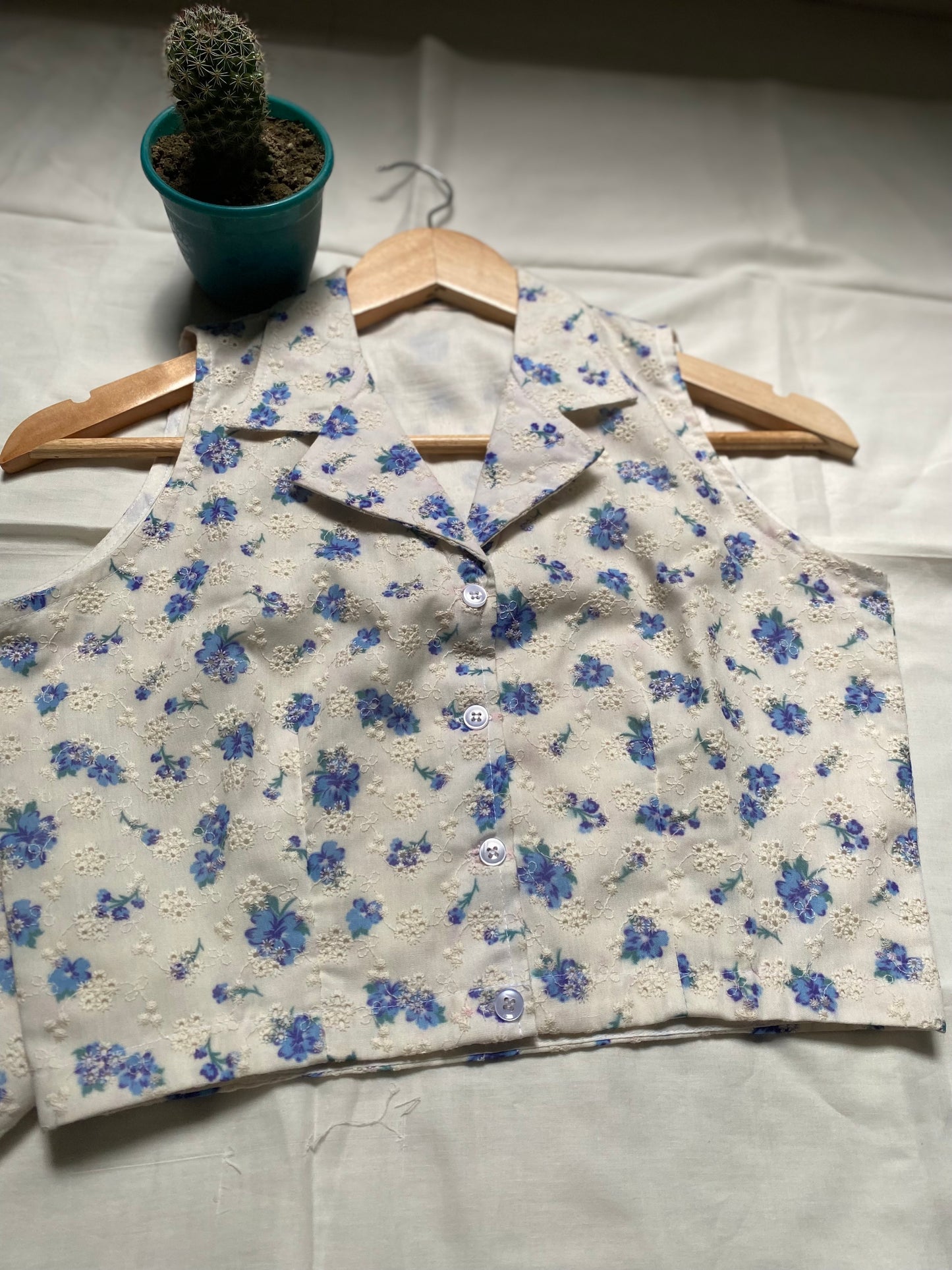 Daisy - High-Collar Sleeveless Chikankari Blouse