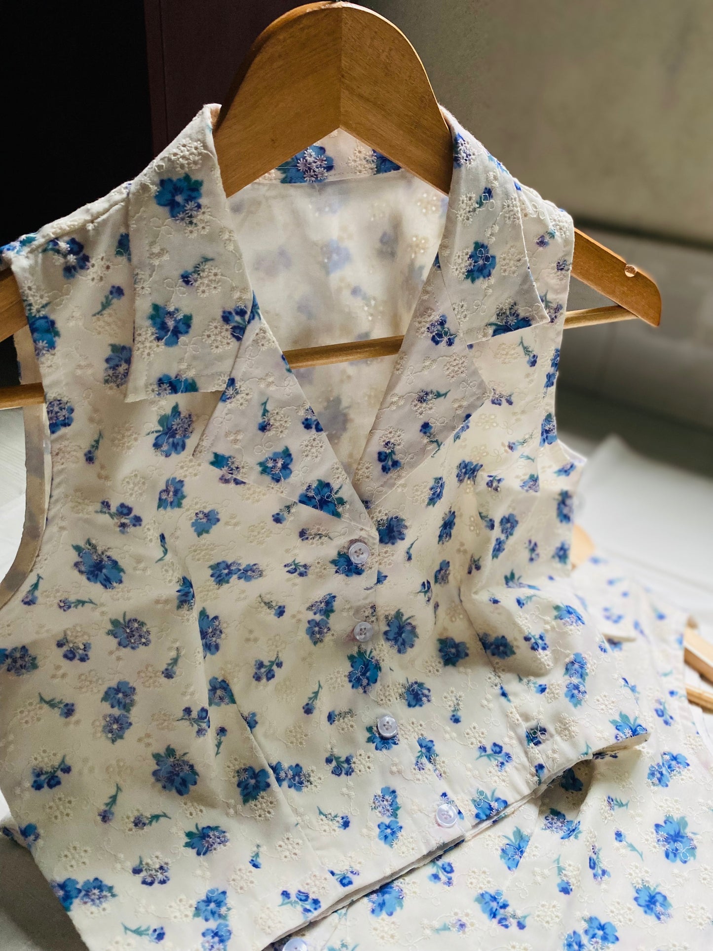 Daisy - High-Collar Sleeveless Chikankari Blouse